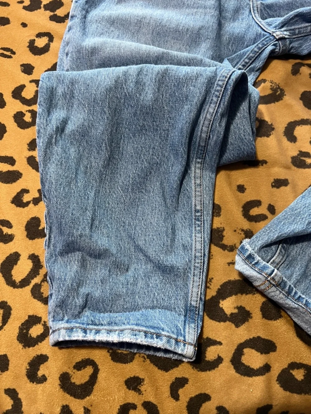 Abercrombie & Fitch Tapered Distressed Jeans Size 4/27 - Picture 4 of 5